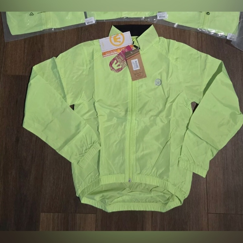 NWT Women’s Canari Cycling Windbreaker - Small